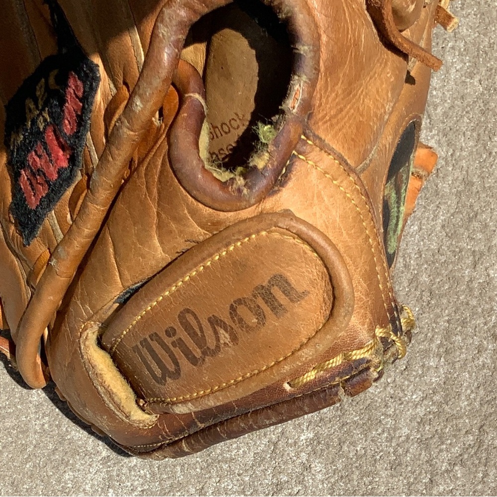 WILSON A2000 SOFTBALL BASEBALL GLOVE. JAPAN MFG. R-throw. - Picture 8 of 16